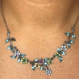 💛3 for $20 gorgeous crystal necklace
